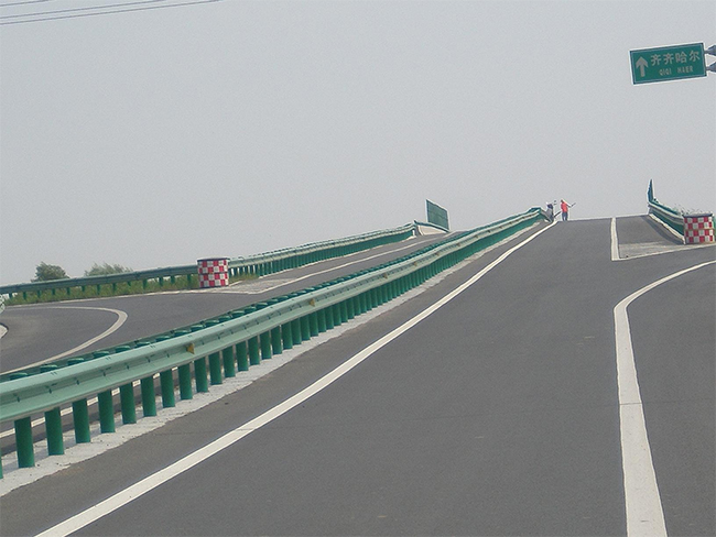 辽阳高速公路护栏的材质与规格